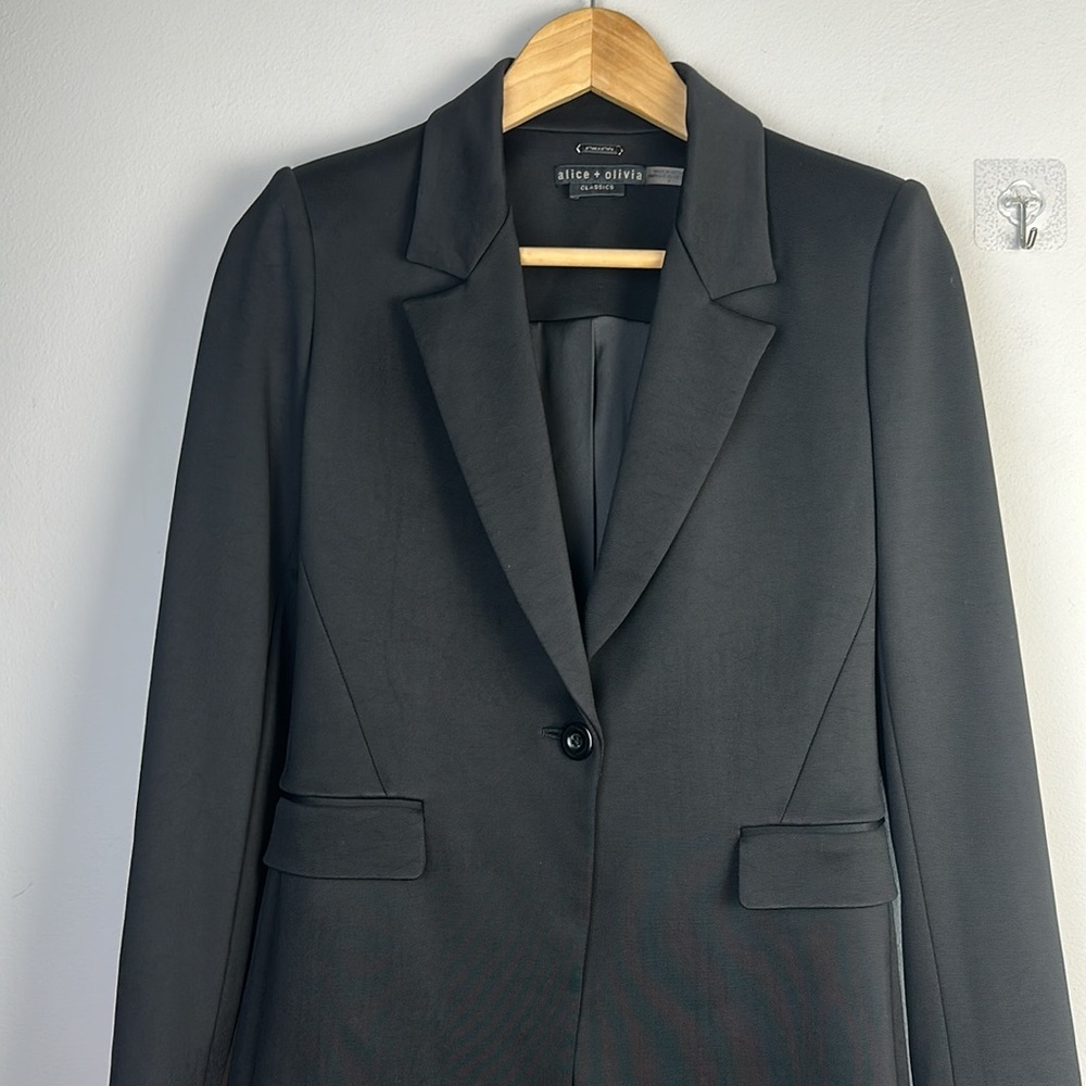 Alice + Olivia Classics Black Single Button Blazer Pockets Lined Size 4 Business - Picture 3 of 16